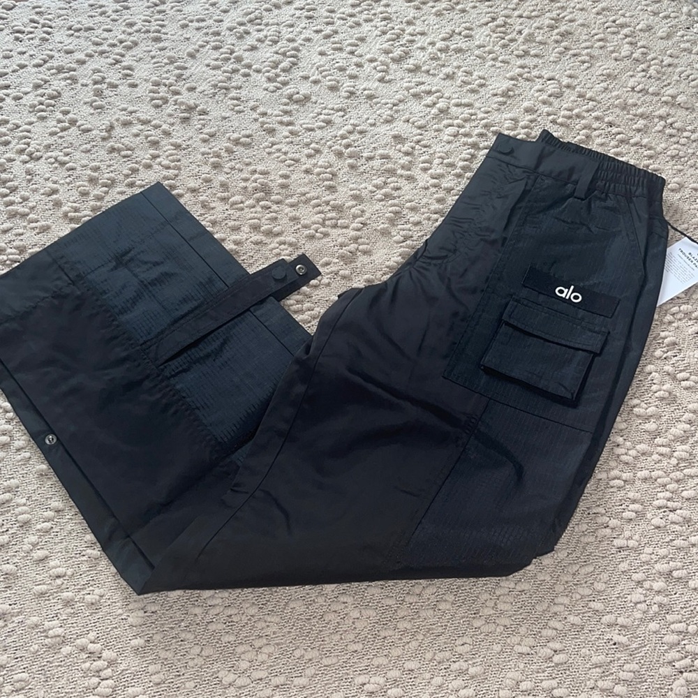 NWOT ALO Yoga Black Cargo Blaze Trouser Pants